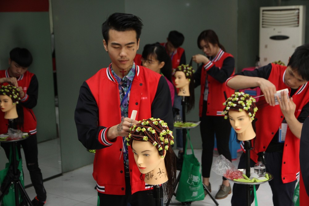 南寧美發(fā)培訓學校 國際標準杠