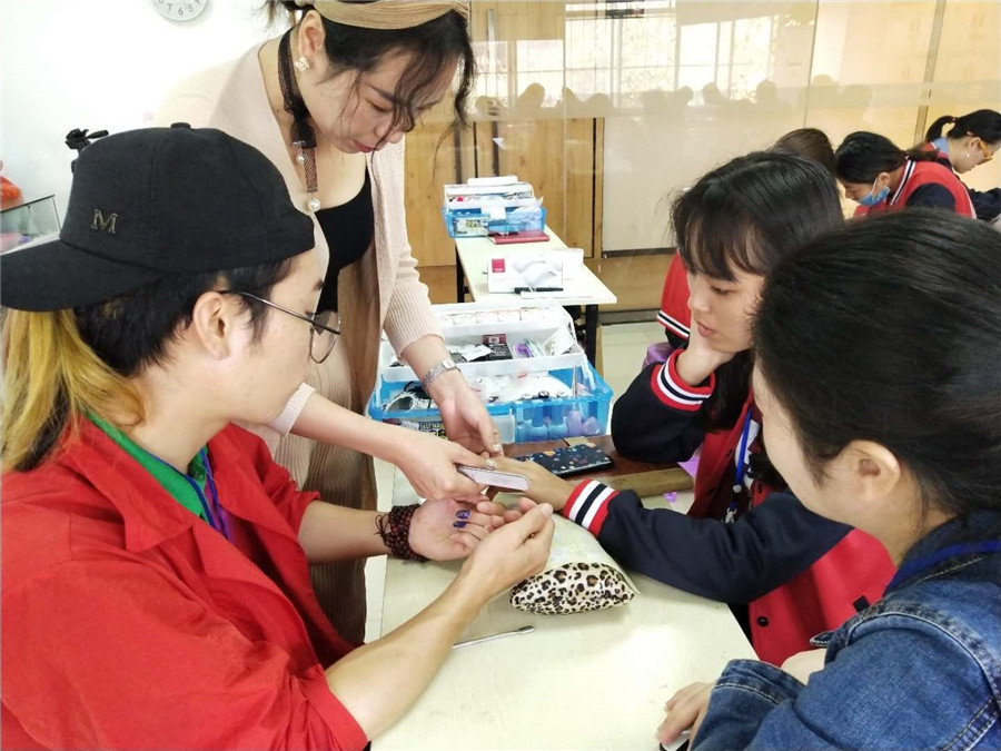 老師手把手教你學習美甲技術【視頻】